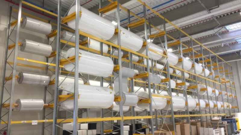 Reg&aacute;ly pro skladov&aacute;n&iacute; rol&iacute; materi&aacute;lu